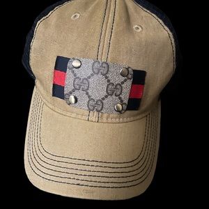 SnapBack Canvas Boutique Hat / NWOT

SHIPS IN 6 HOURS @$4.99